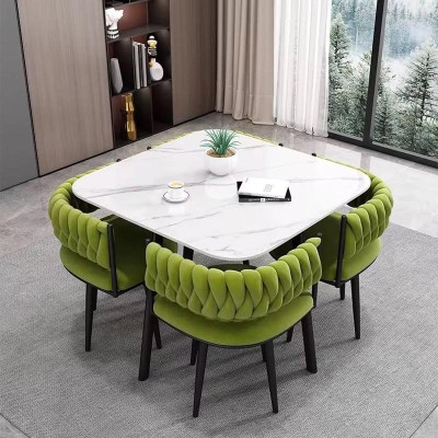 Table Ronde de Salle à Manger  avec 4 Chaises – Design Moderne et Élégant