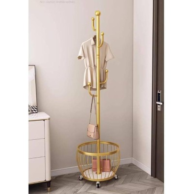 Porte-Manteau Design en Métal Doré avec Panier et Roulettes