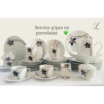 Service de Table 47 Pièces en Porcelaine Fine – Motif Floral Élégant